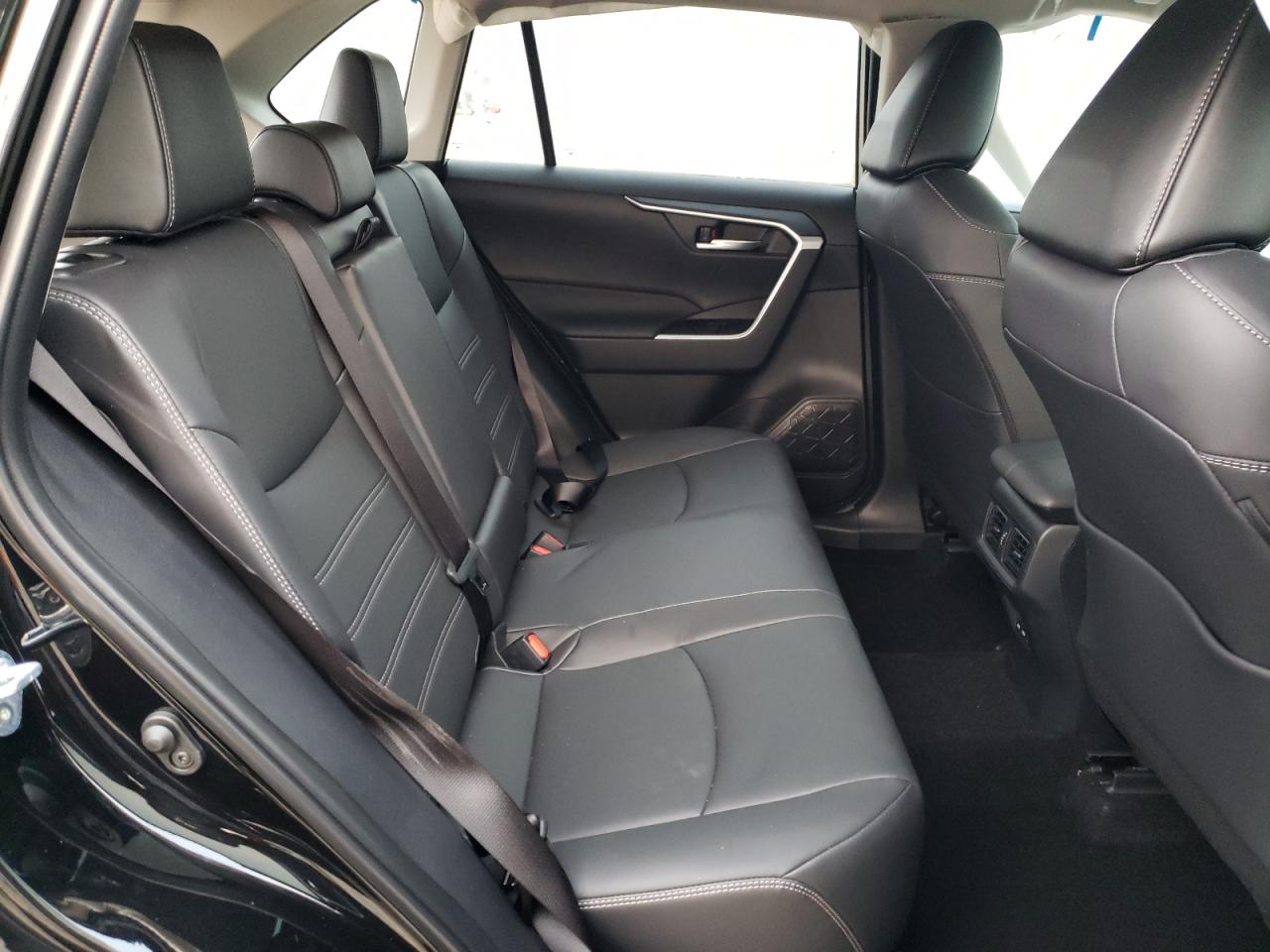 TOYOTA RAV4 XLE PREMIUM