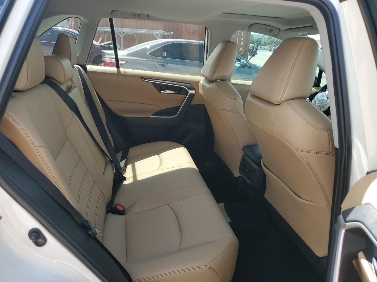 TOYOTA RAV4 XLE PREMIUM