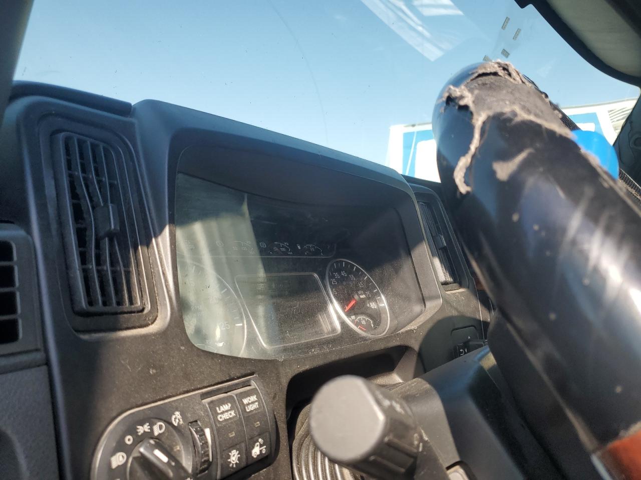 Lot #3258959023 2018 INTERNATIONAL LT625