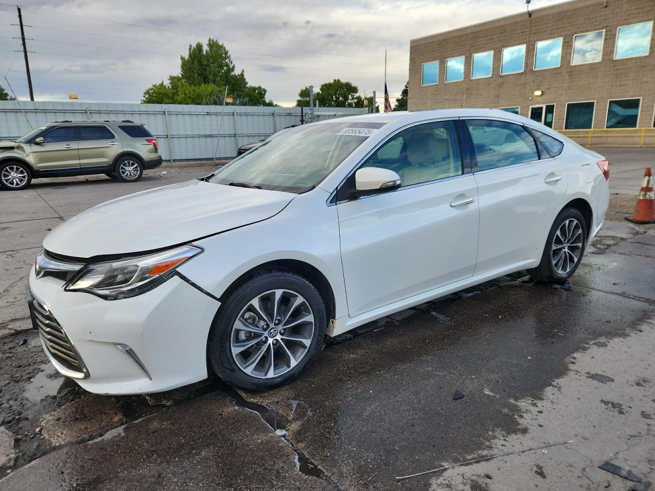 TOYOTA AVALON XLE