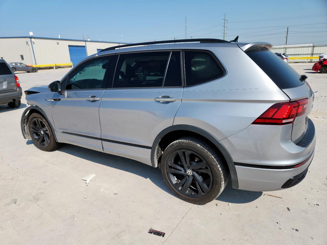 VOLKSWAGEN TIGUAN SE R-LINE BLACK