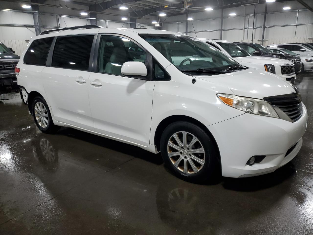 TOYOTA SIENNA XLE