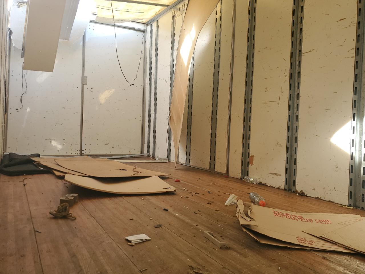 Lot #3262128599 2017 HINO 258/268