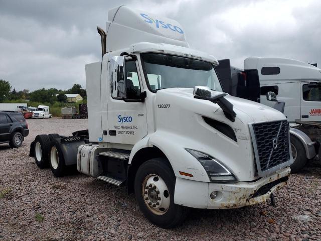 Global Auto Auctions: 2019 VOLVO VNR