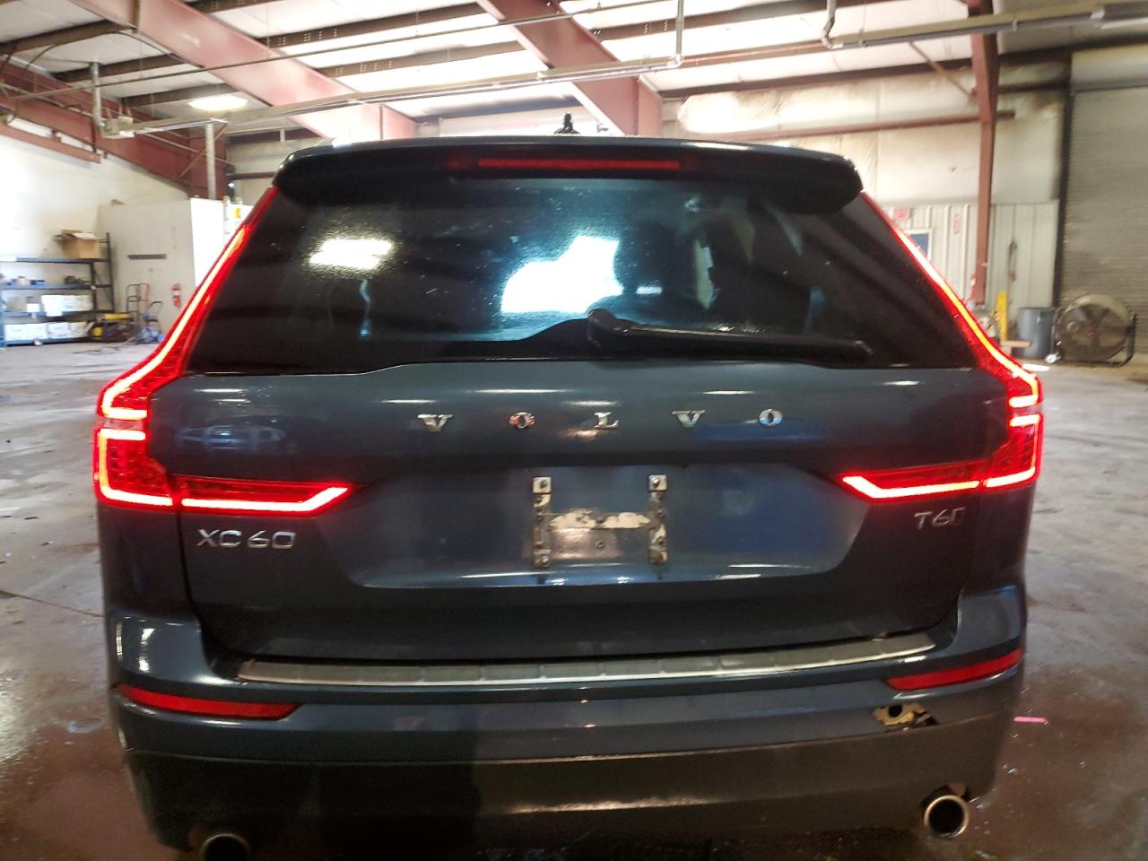 VOLVO XC60 T6 MOMENTUM