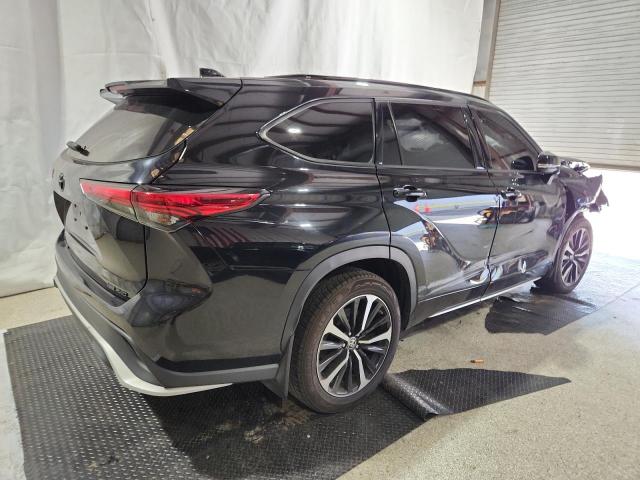 2022 TOYOTA HIGHLANDER XSE 5TDJZRBH2NS190633