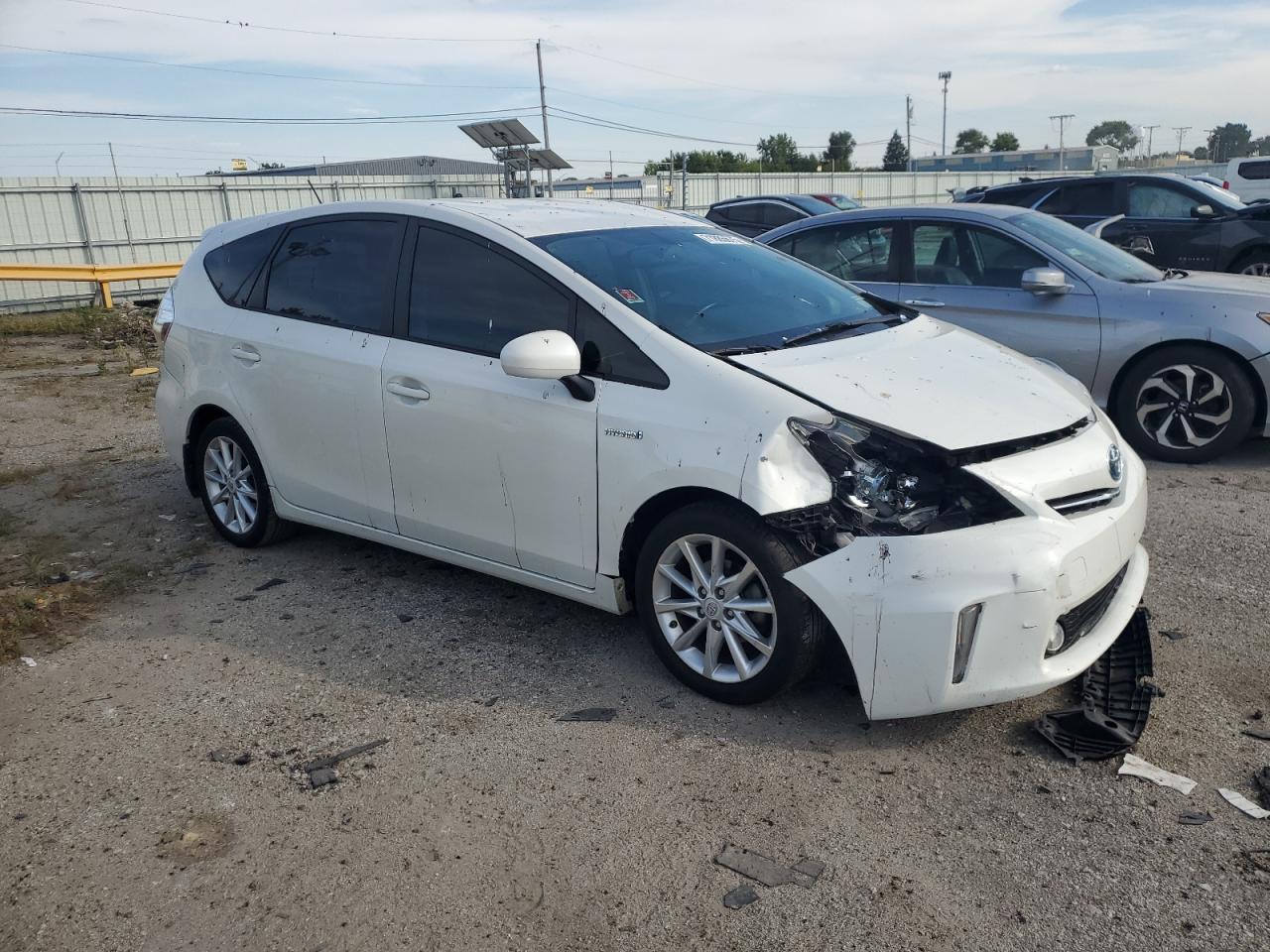 TOYOTA PRIUS V