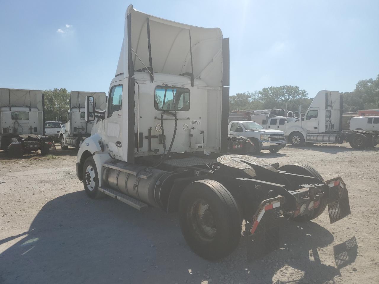 Lot #3266057327 2017 KENWORTH T680