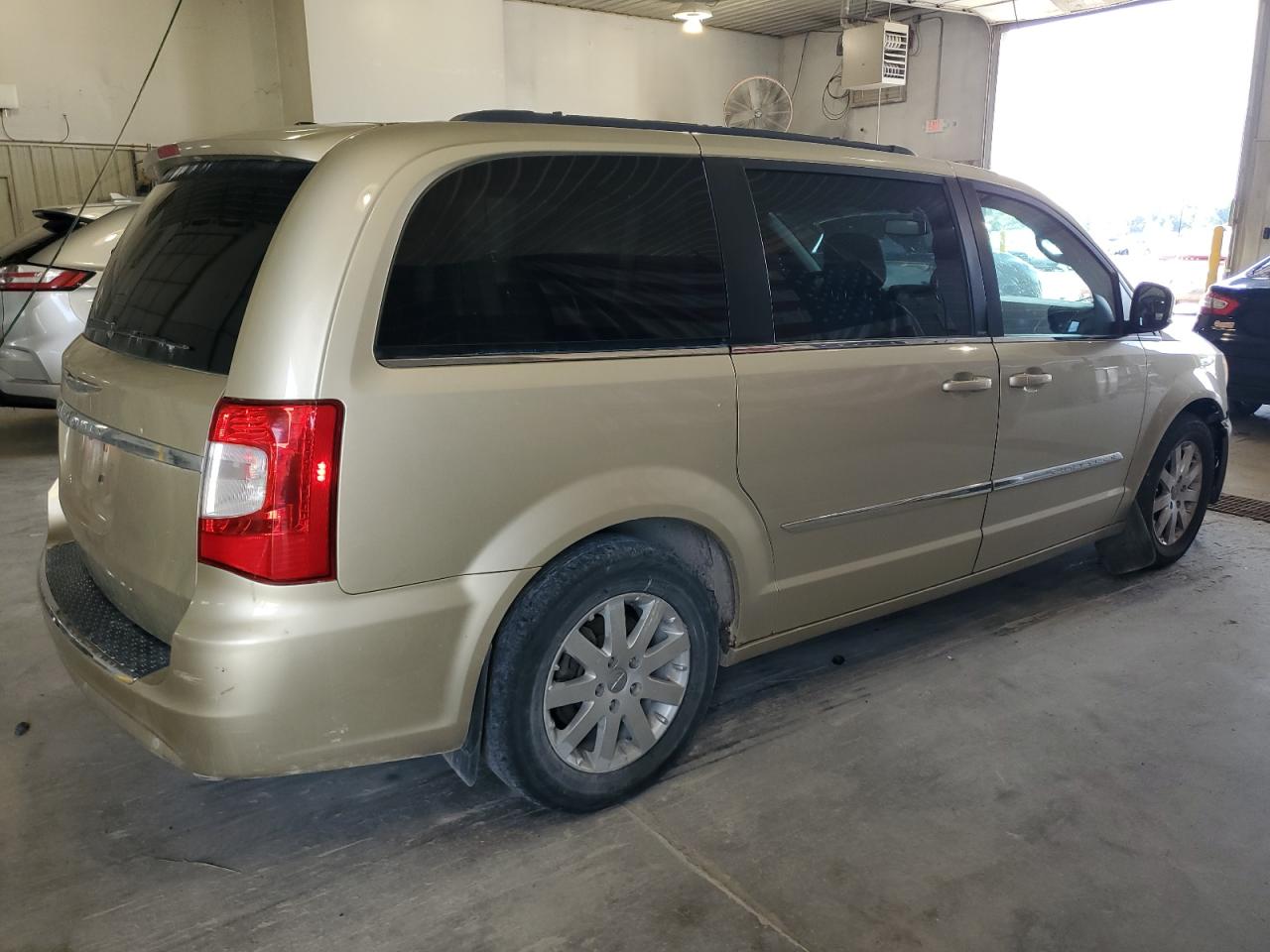 CHRYSLER TOWN & COUNTRY TOURING L