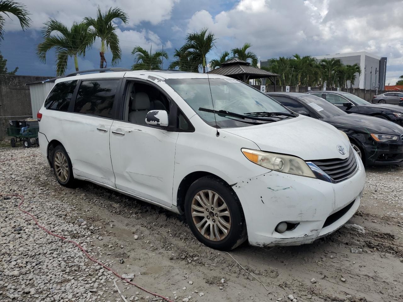 Lot #3255385416 2014 TOYOTA SIENNA XLE