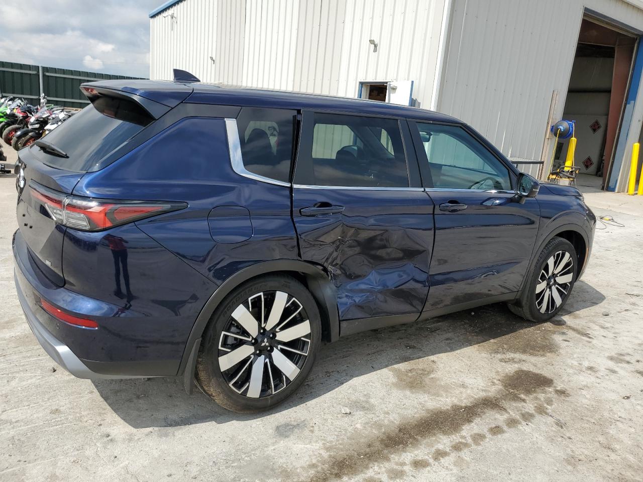 MITSUBISHI OUTLANDER SE