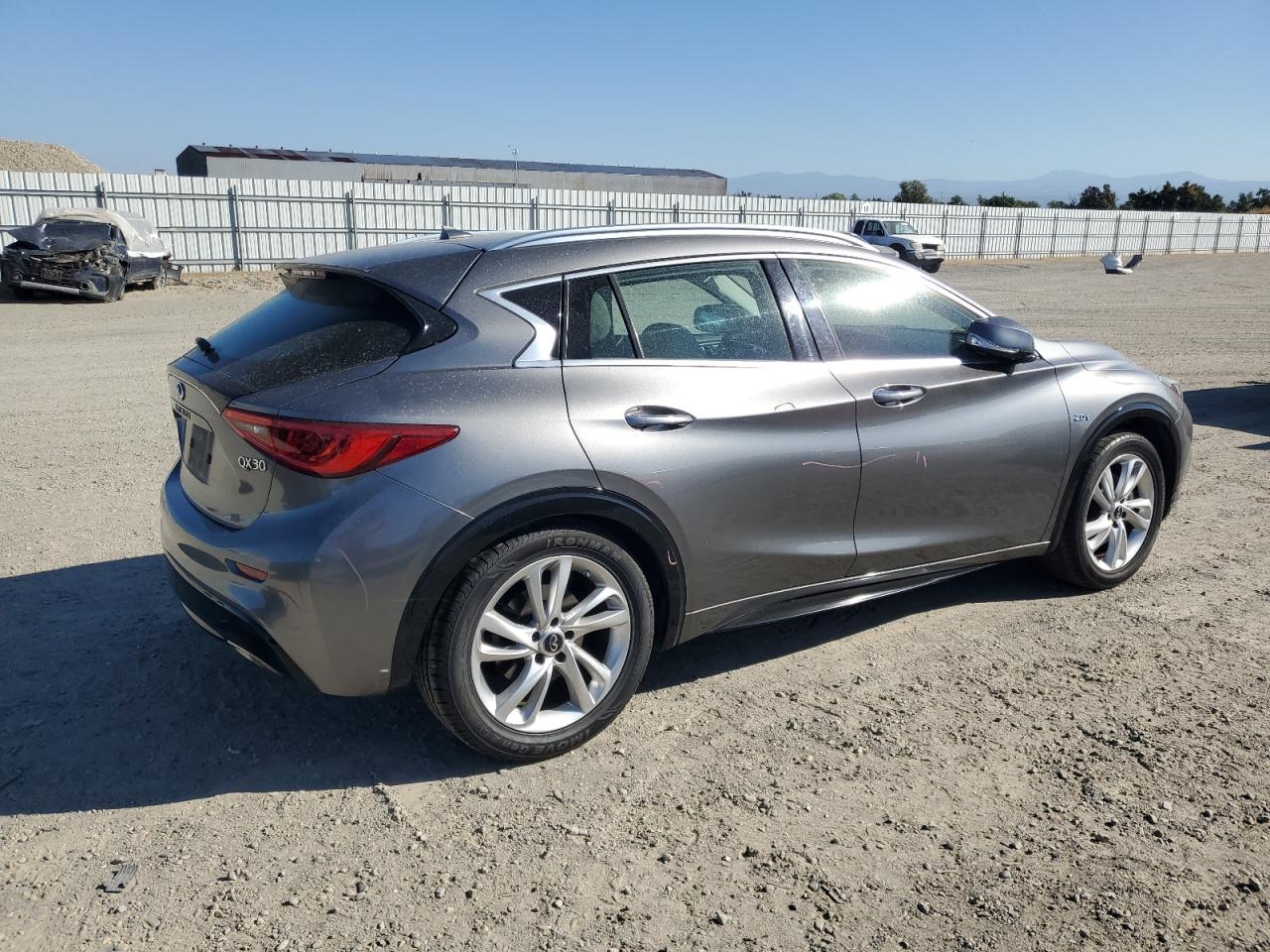 INFINITI QX30 PURE