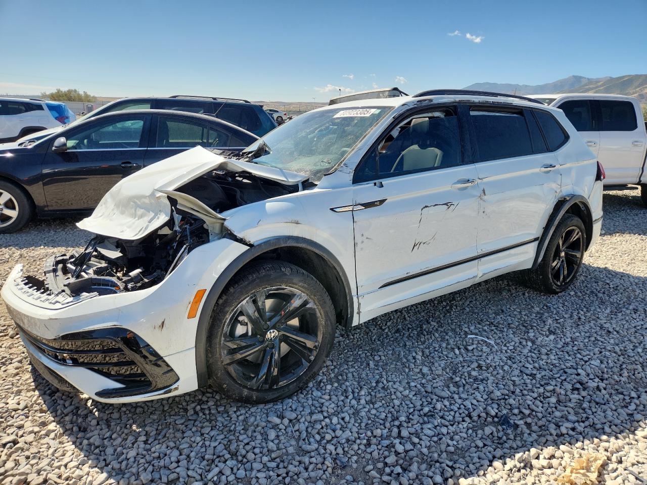 VOLKSWAGEN TIGUAN SE R-LINE BLACK