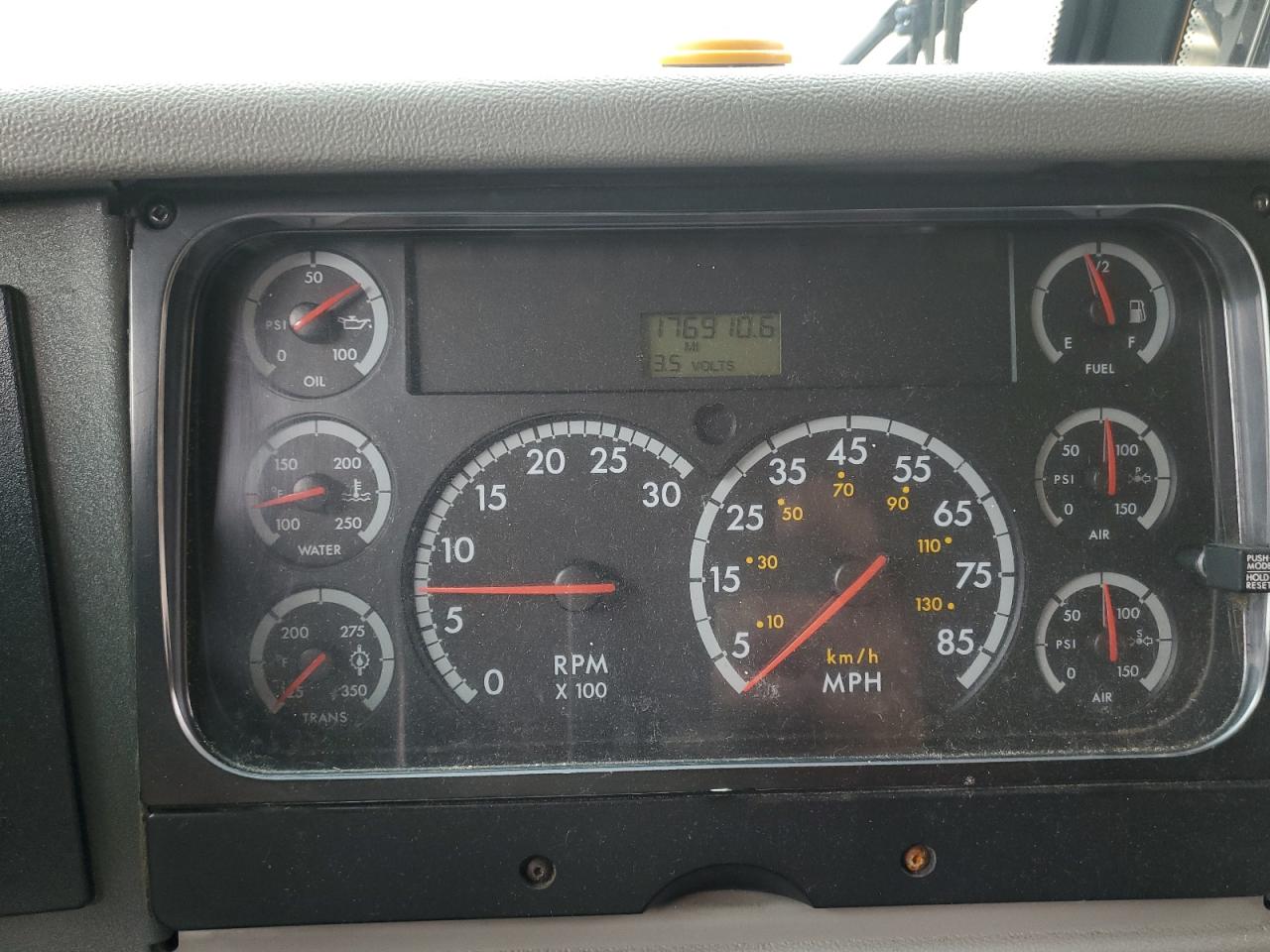 Lot #3256344371 2009 THOMAS SAF-T-LINER HDX