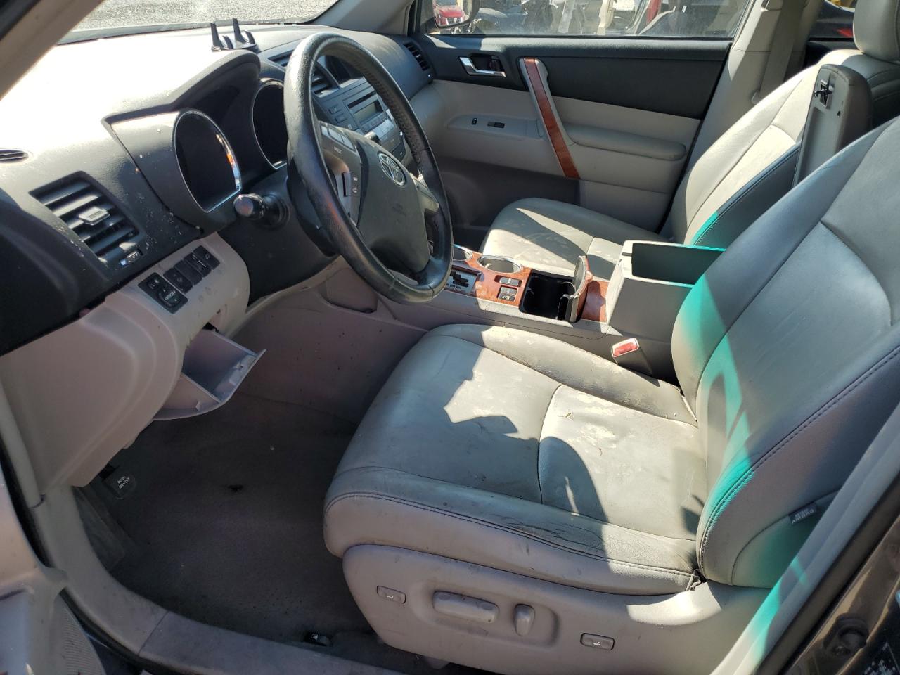 TOYOTA HIGHLANDER LIMITED