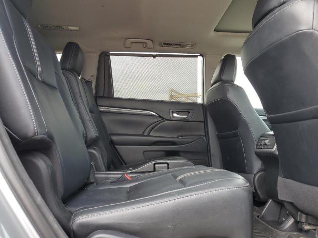 2018 TOYOTA HIGHLANDER SE 5TDJZRFH0JS541219