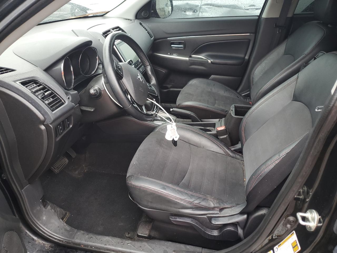 MITSUBISHI OUTLANDER SE