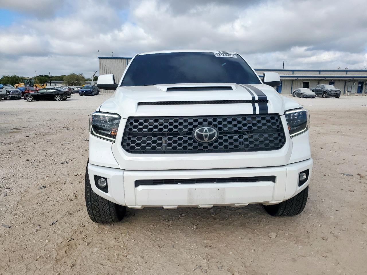 TOYOTA TUNDRA CREWMAX SR5