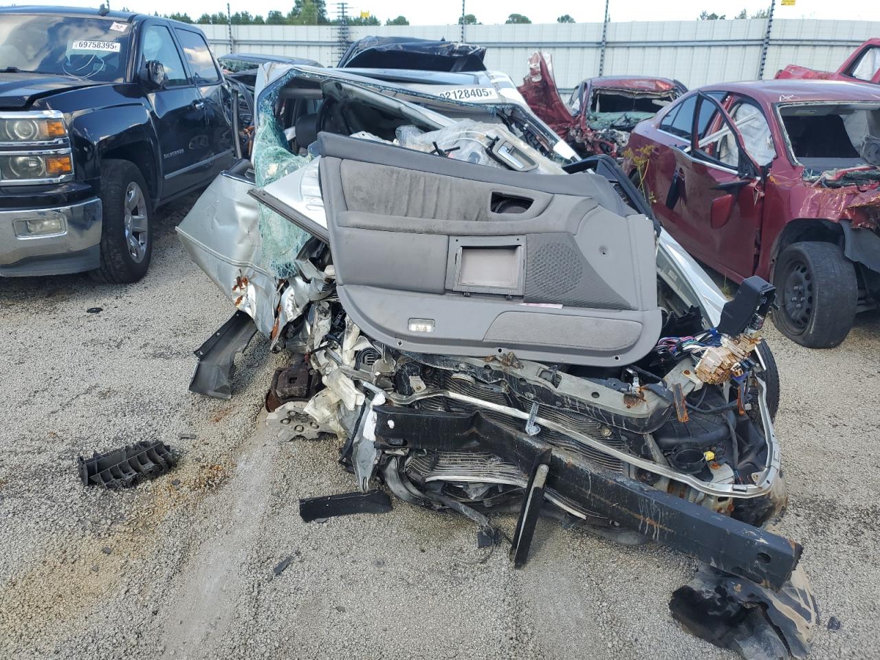 Lot #3285650282 2001 TOYOTA AVALON XL