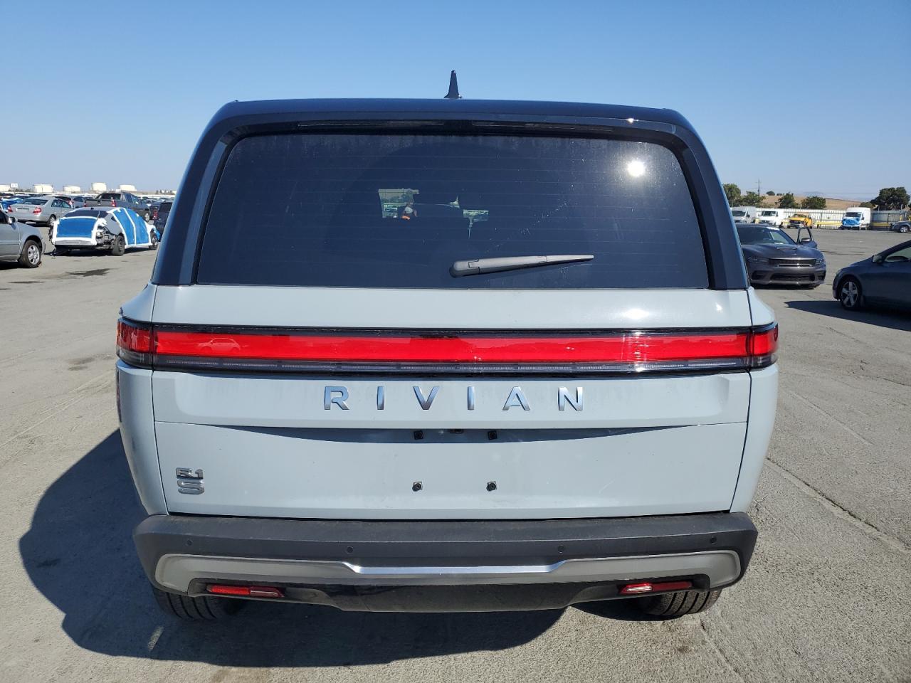RIVIAN R1S ADVENTURE