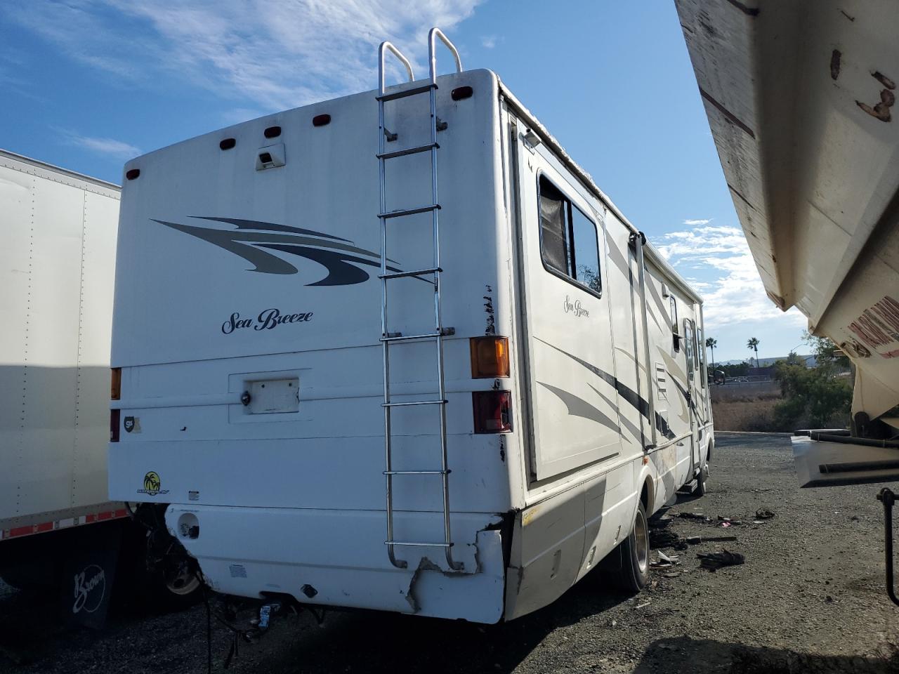 Lot #3255564060 2005 FORD F550 SUPER DUTY STRIPPED CHASSIS