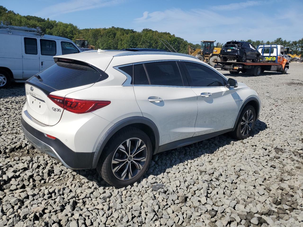 INFINITI QX30 BASE
