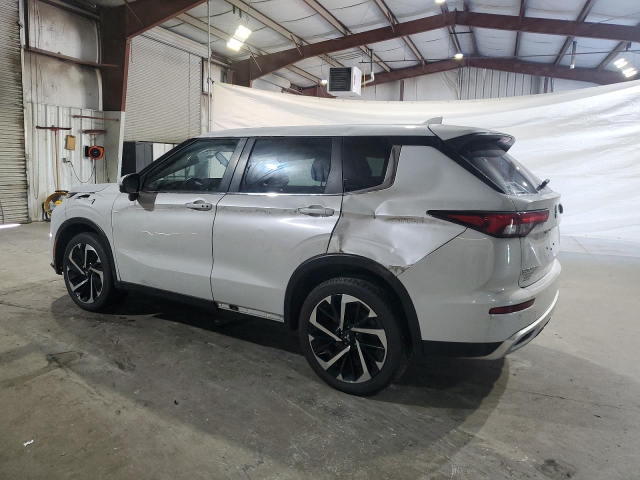 MITSUBISHI OUTLANDER SE