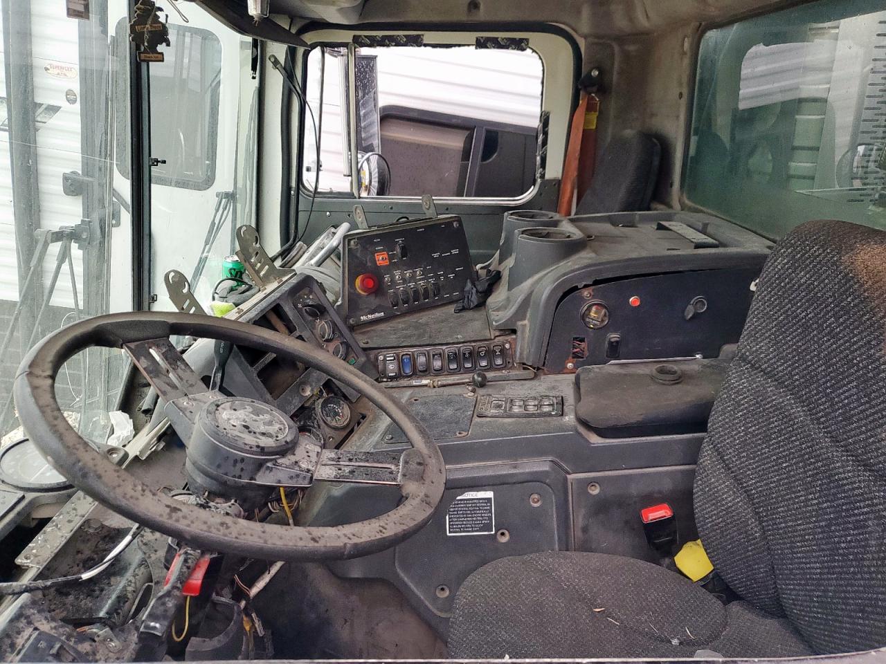 Lot #3298000056 2017 MACK 600 MRU600