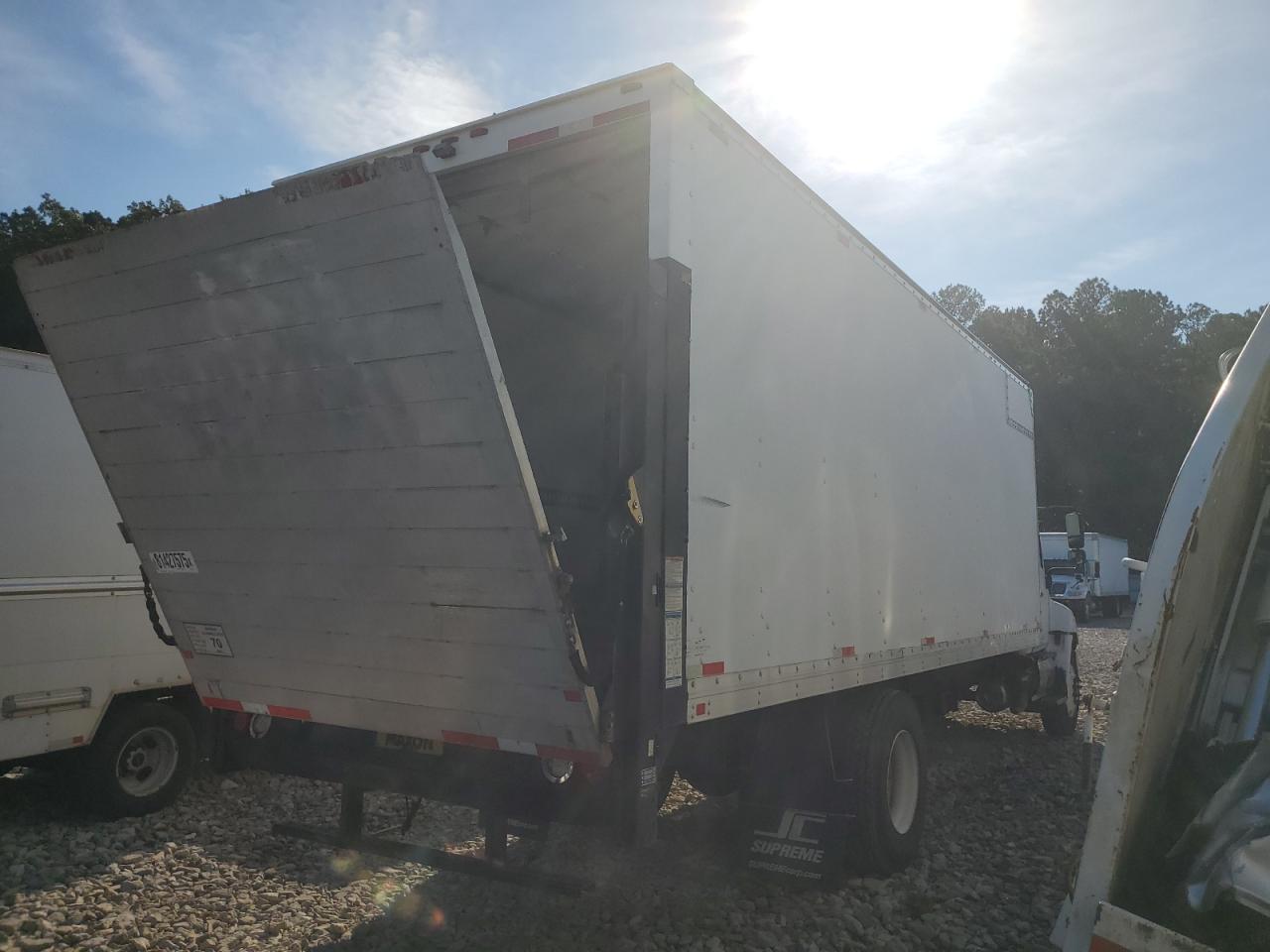 Lot #3254449141 2017 HINO 258/268