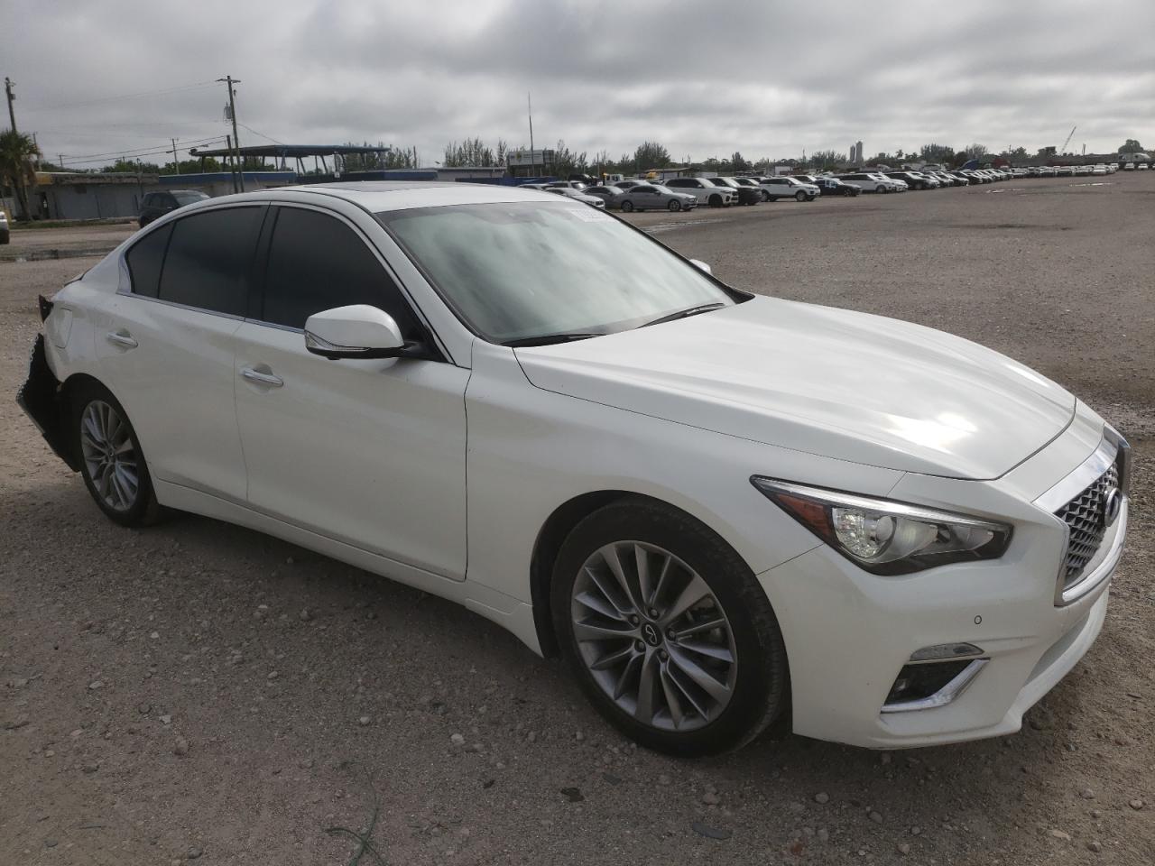 INFINITI Q50 LUXE