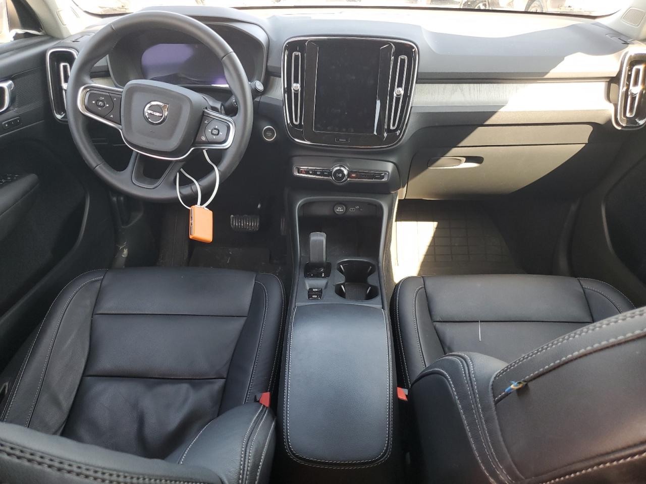 VOLVO XC40 CORE