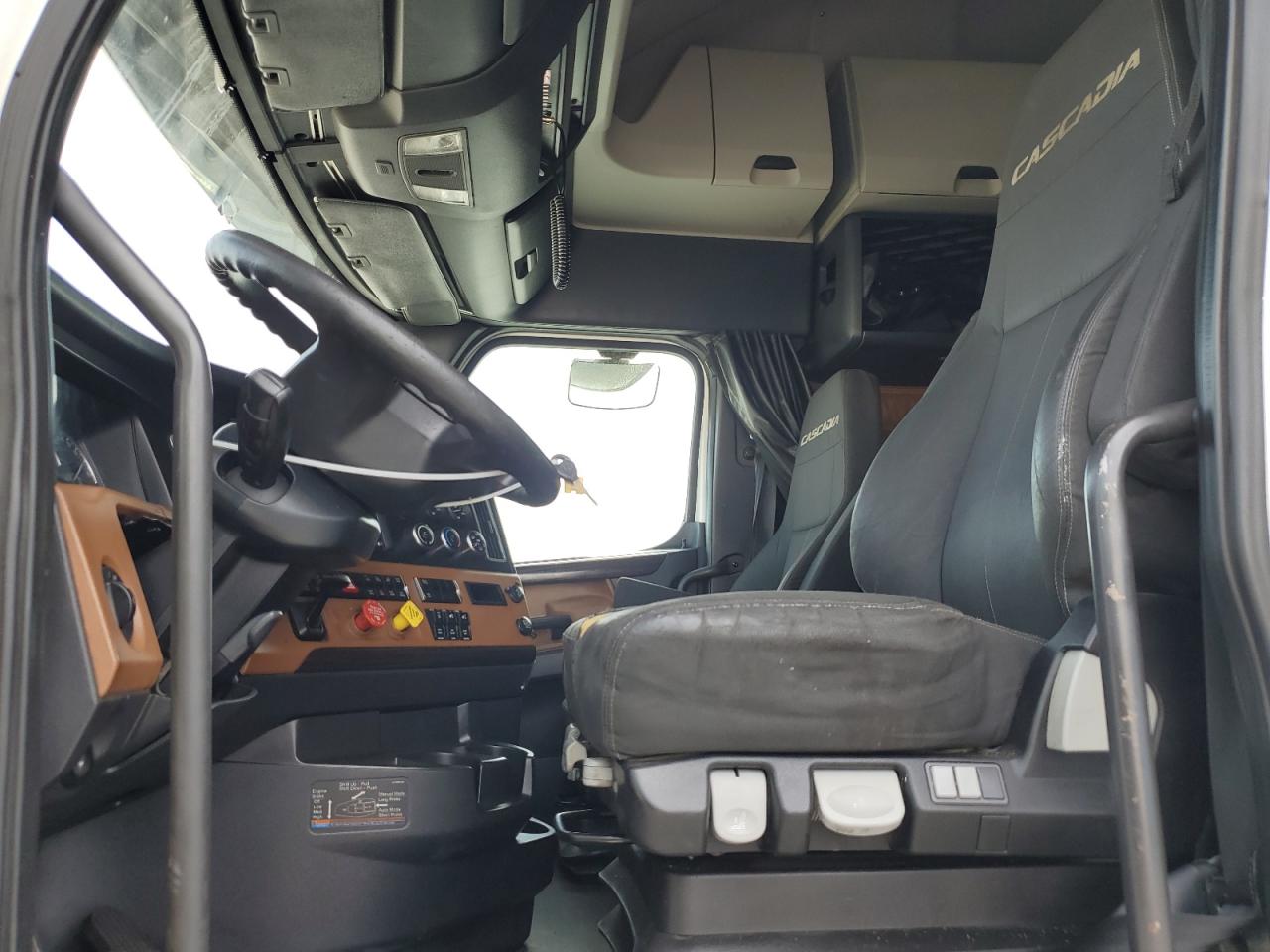 Lot #3287583029 2019 FREIGHTLINER CASCADIA 1