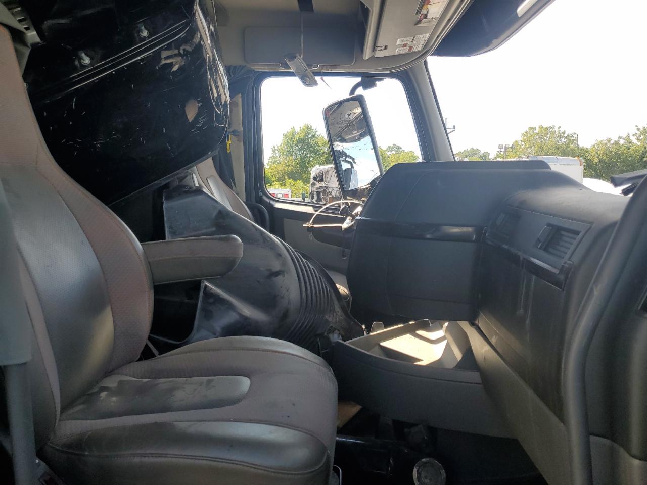 Lot #3260674639 2024 VOLVO VNL