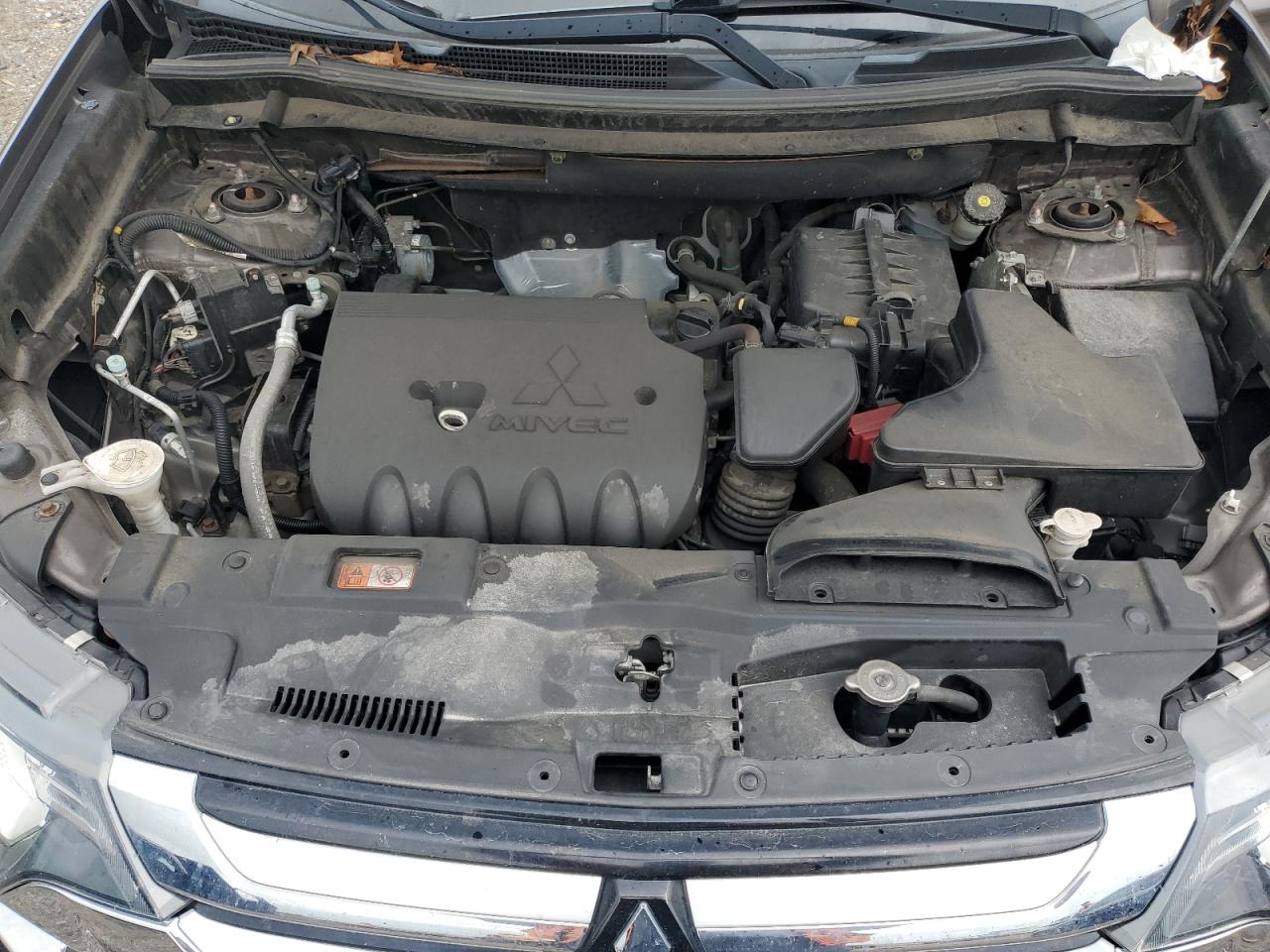 MITSUBISHI OUTLANDER SE