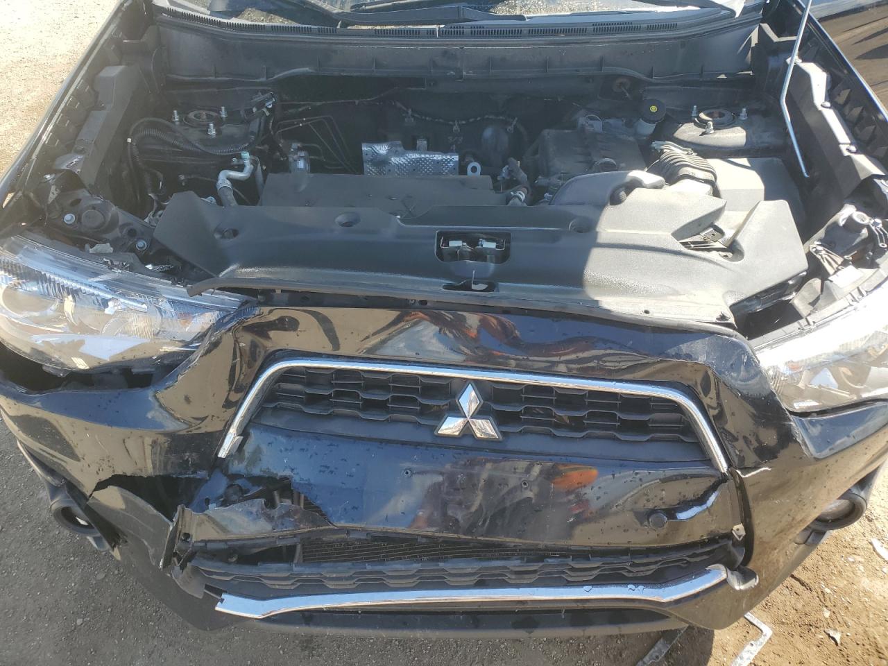 MITSUBISHI OUTLANDER SE