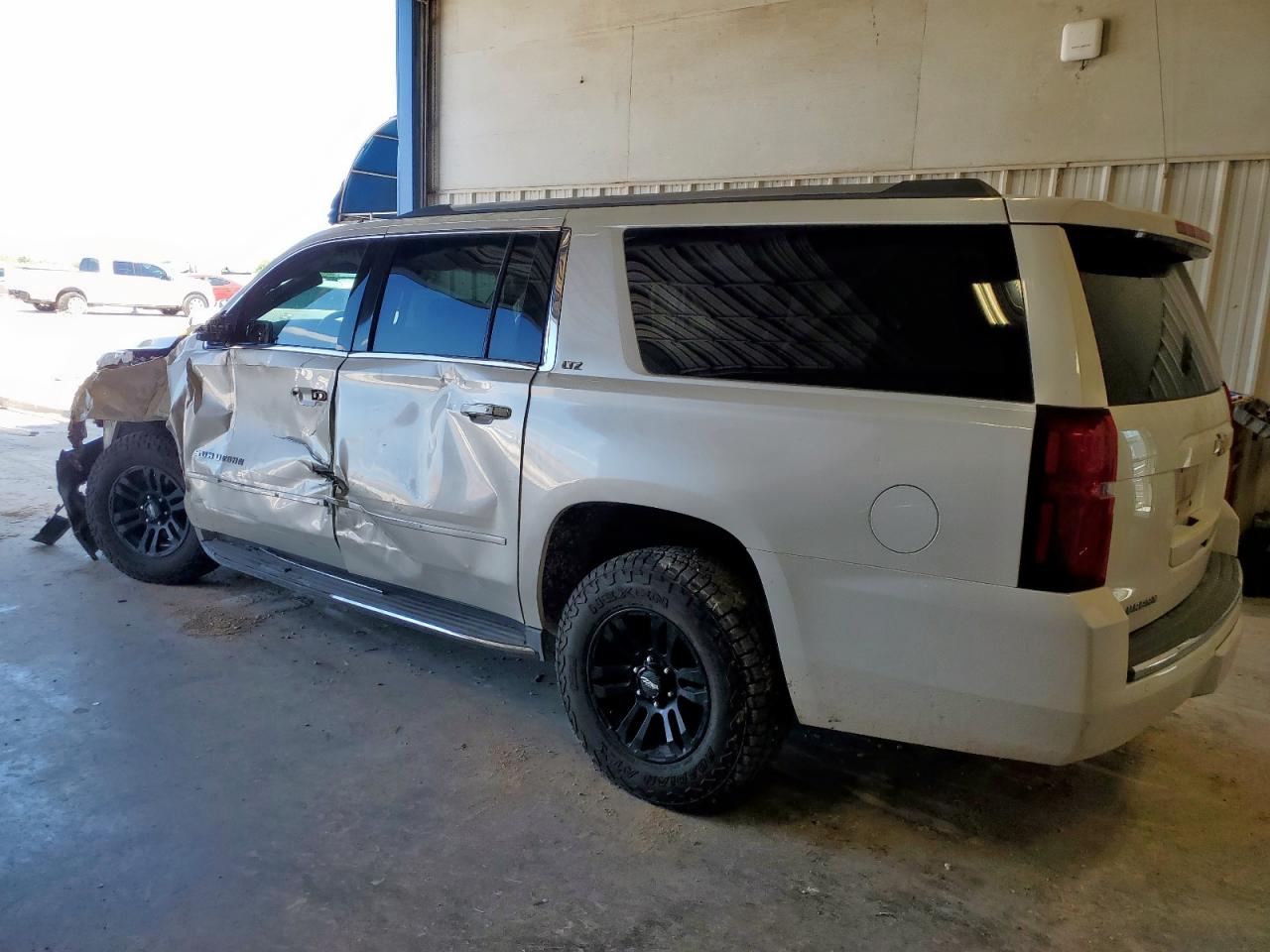 CHEVROLET SUBURBAN C1500 LTZ