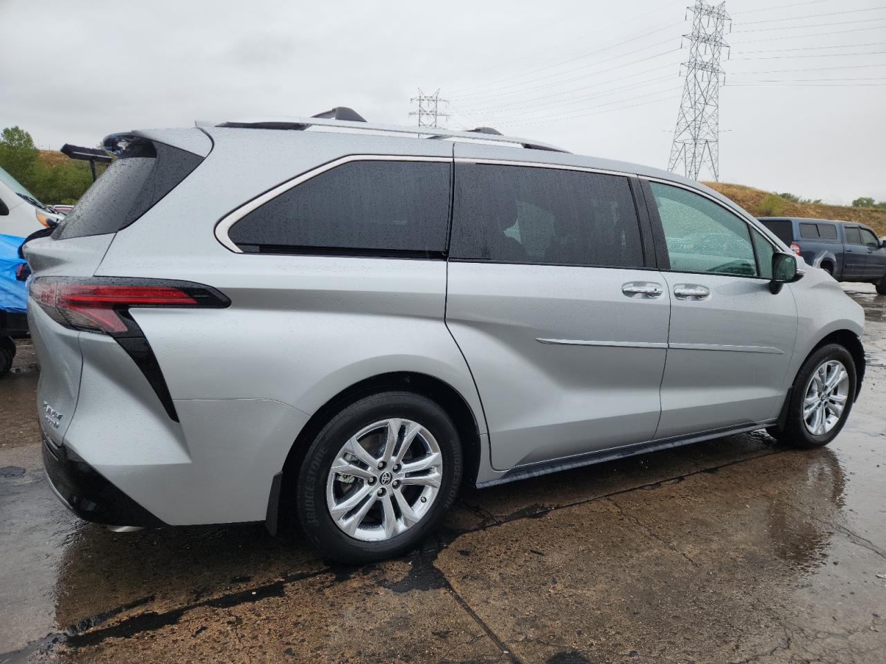 TOYOTA SIENNA LIMITED