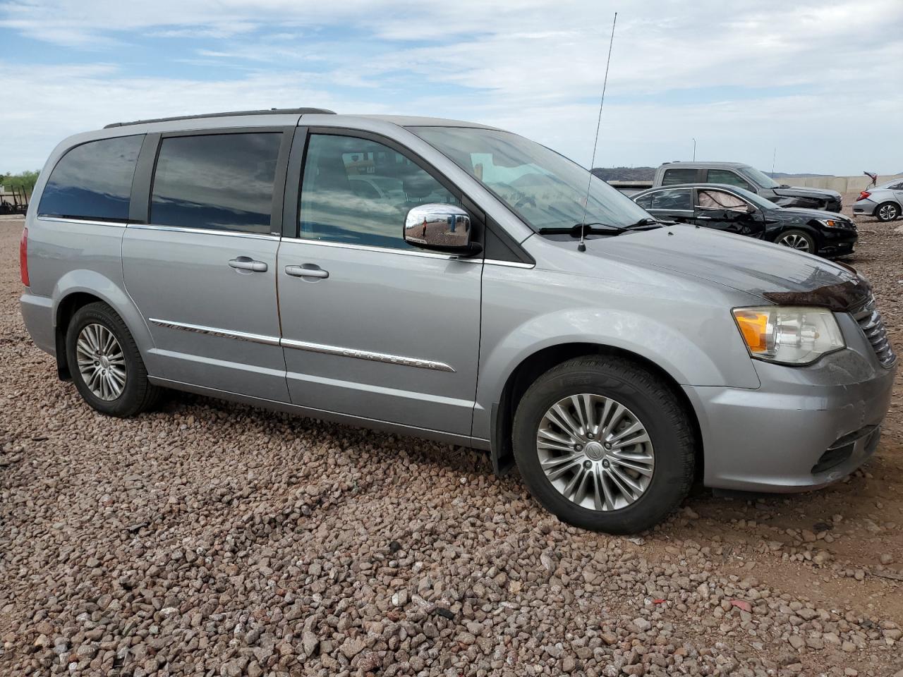 CHRYSLER TOWN & COUNTRY TOURING L