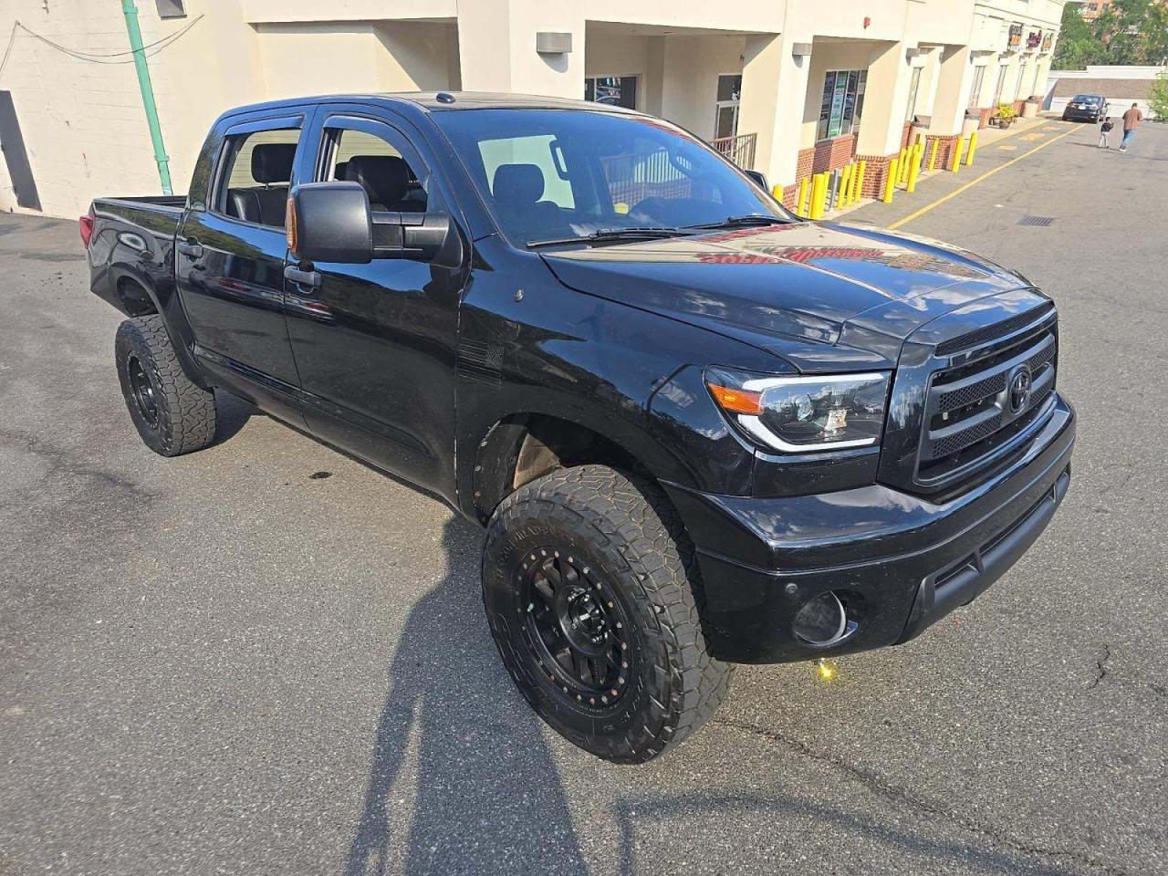 TOYOTA TUNDRA CREWMAX SR5