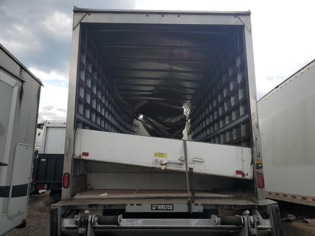 Lot #3235029979 2023 HINO HINO L6