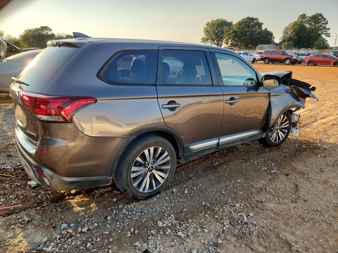 MITSUBISHI OUTLANDER ES