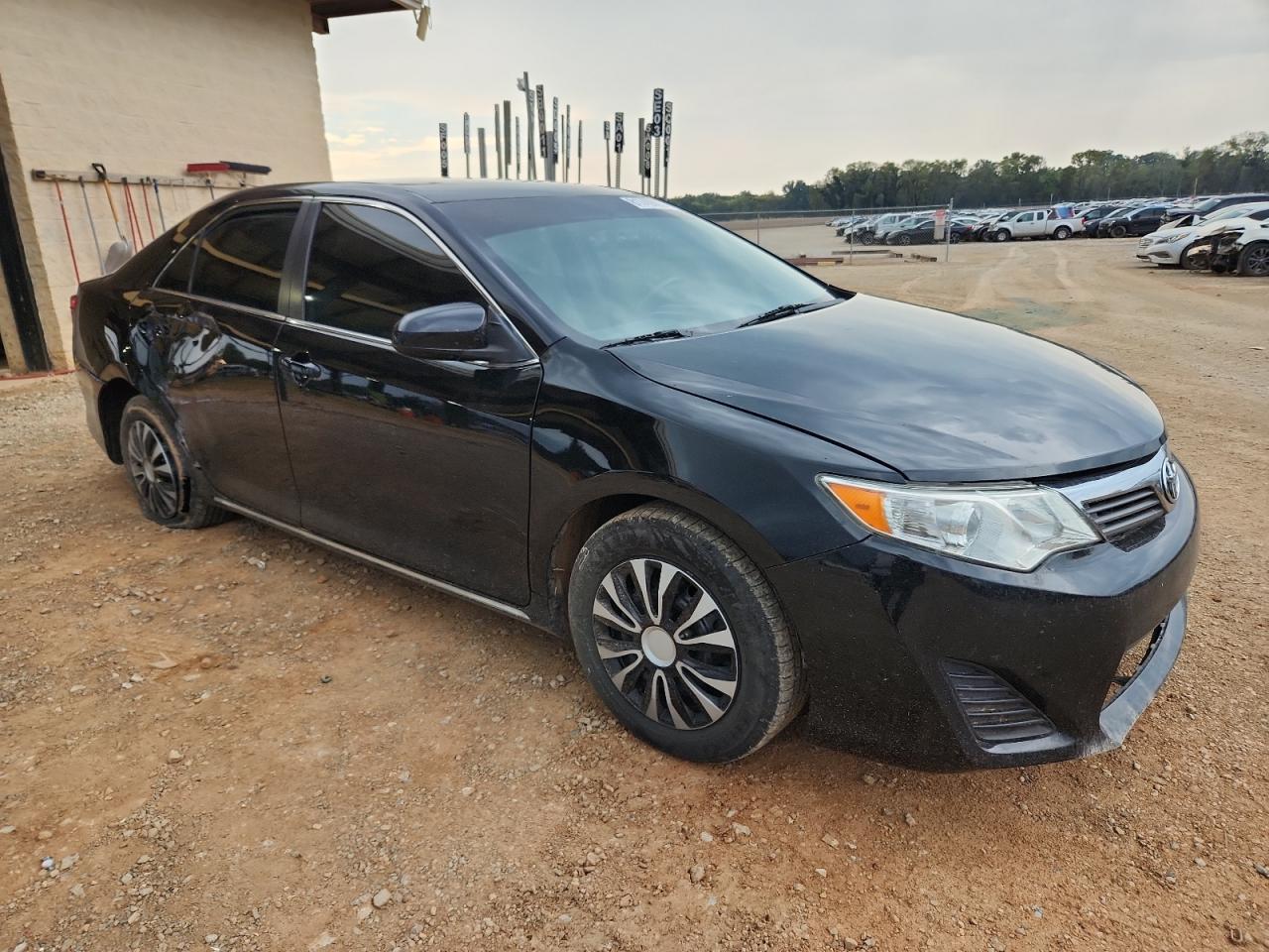 TOYOTA CAMRY BASE