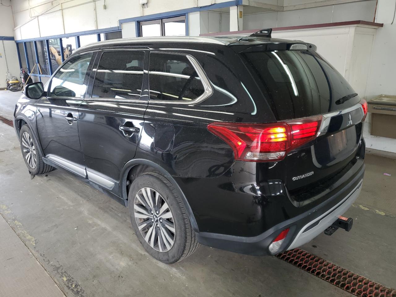 MITSUBISHI OUTLANDER SE