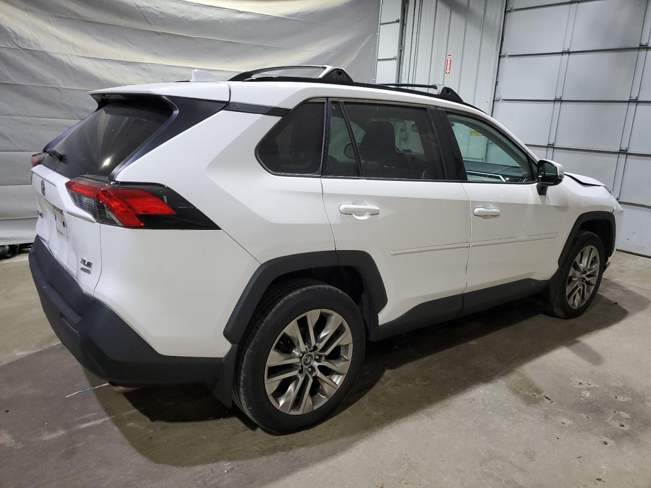 TOYOTA RAV4 XLE PREMIUM