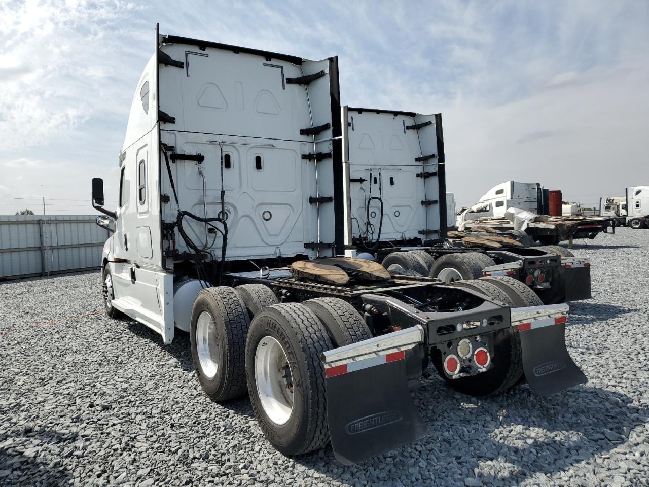 Lot #3287583027 2019 FREIGHTLINER CASCADIA 1