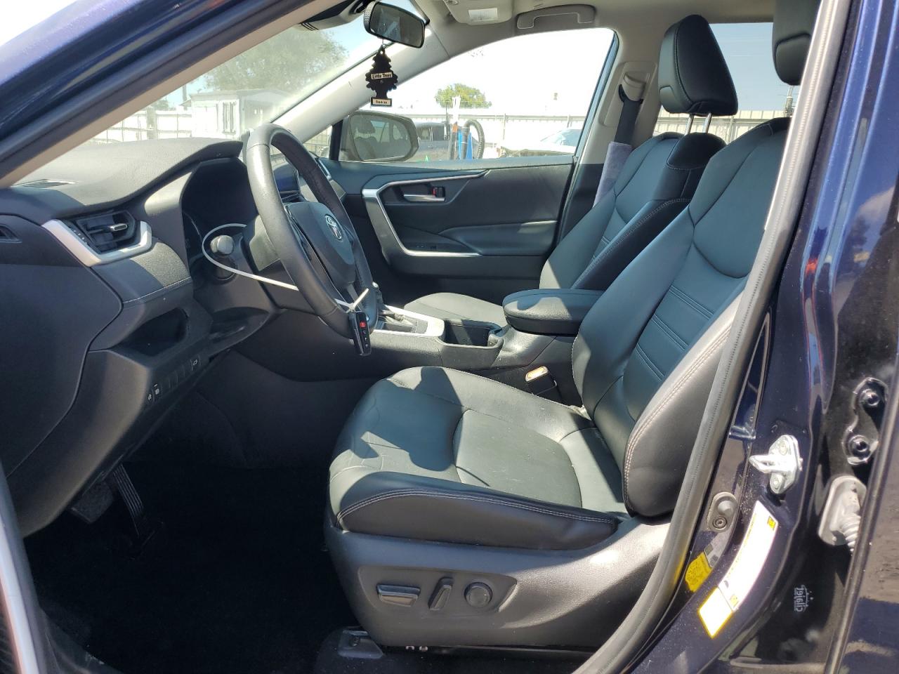 TOYOTA RAV4 XLE PREMIUM