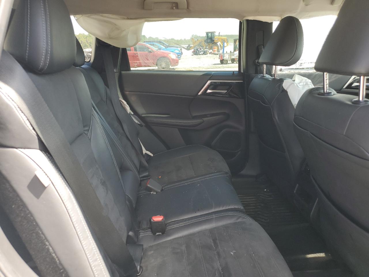 MITSUBISHI OUTLANDER SE