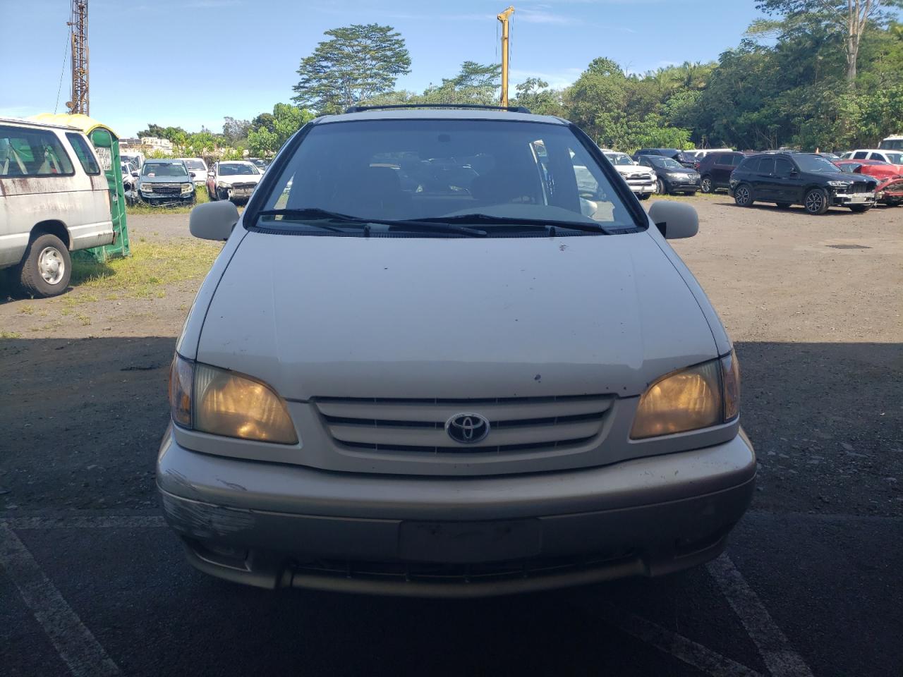 Lot #3257794003 2002 TOYOTA SIENNA LE