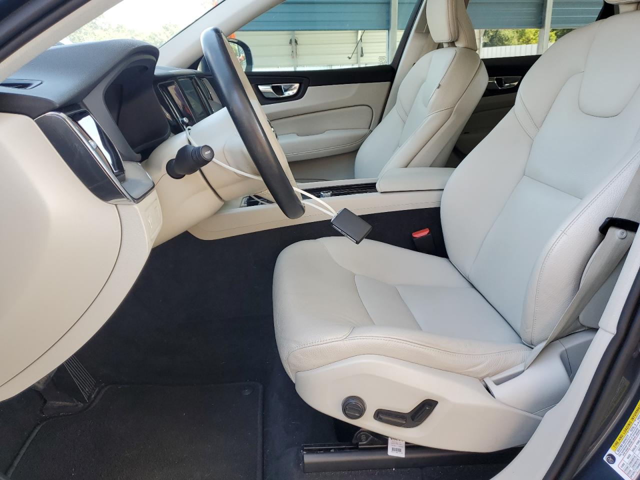 VOLVO XC60 T5 MOMENTUM