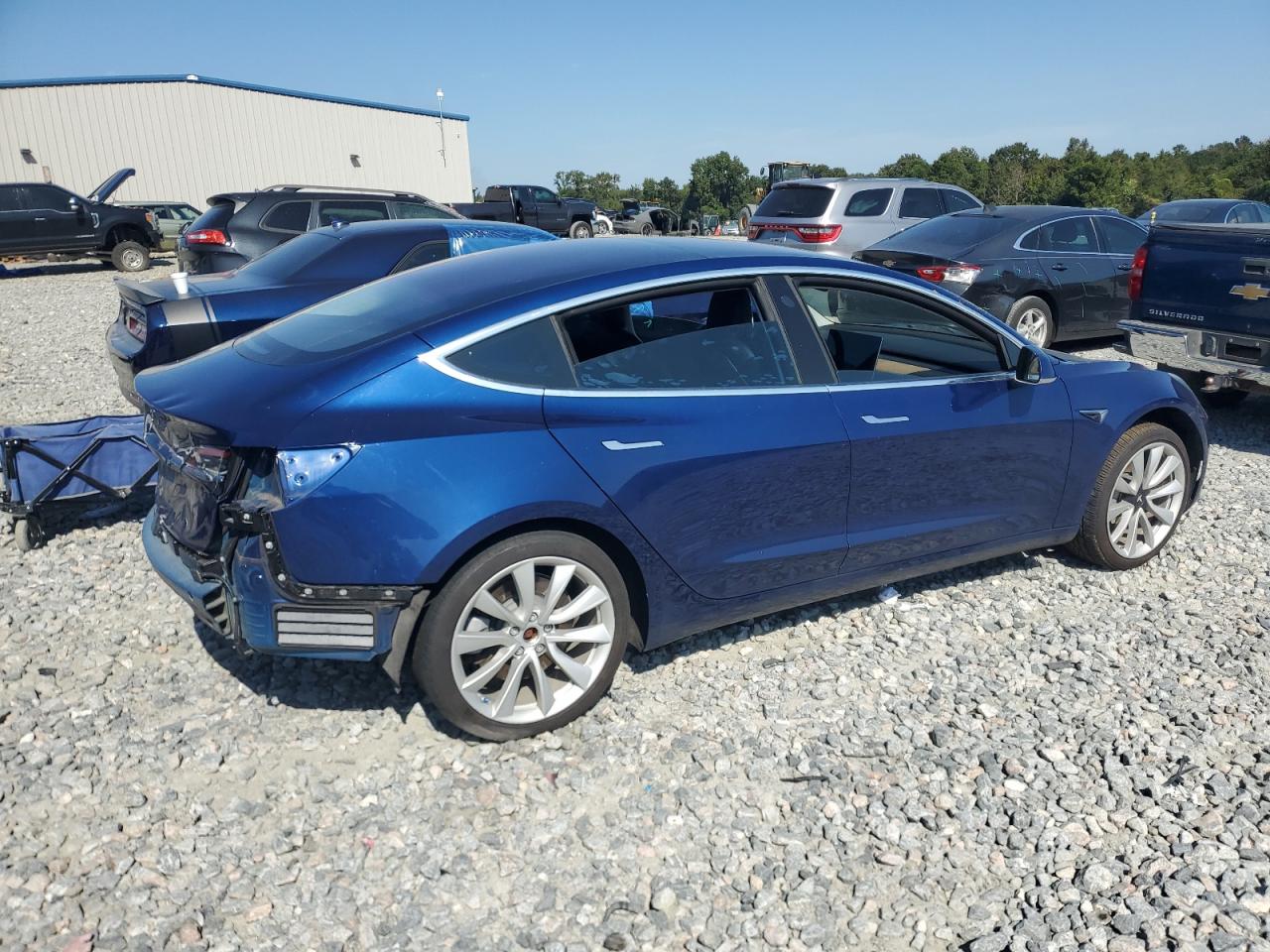 TESLA MODEL 3